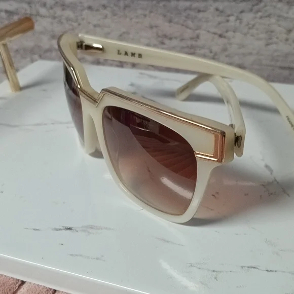 LAMB L.A.M.B Gwen Stefani Sunglasses & Case - Picture 9 of 10